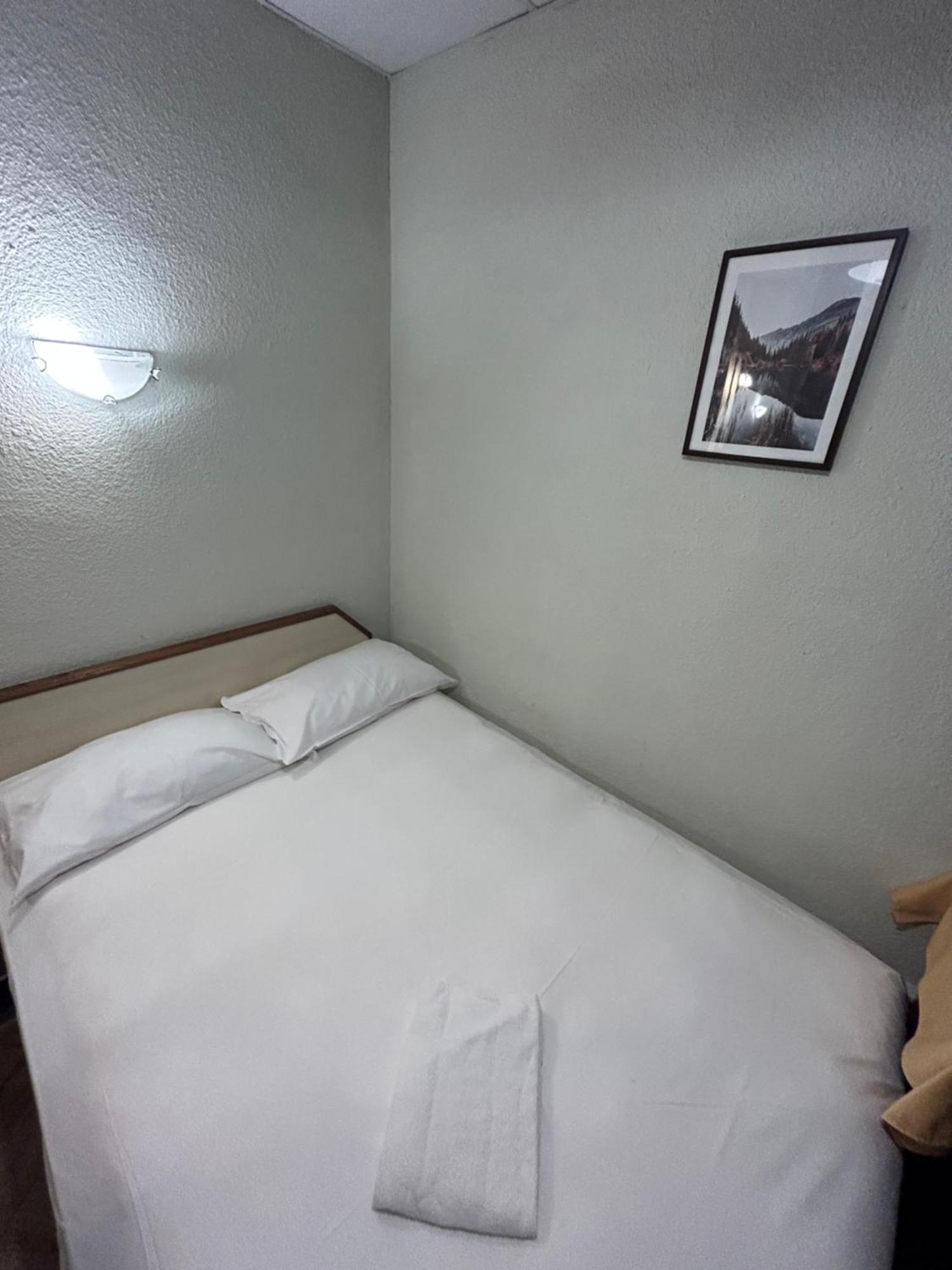 Standard Single Room,1544085106:JPEG